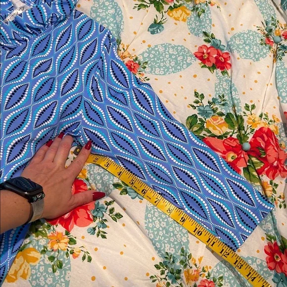 Lulu-B ruffle neck top shirt size medium - Picture 9 of 9